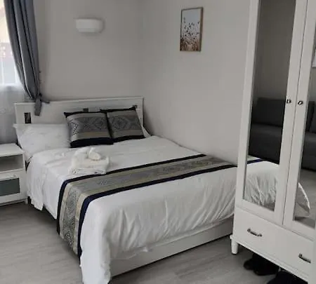 Privee Pour 4 Personnes En Banlieue Parisienne A