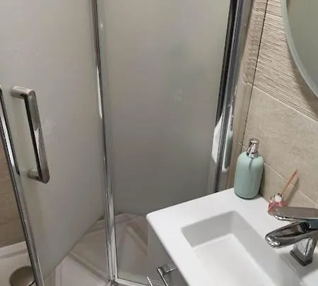 בית הארחה Privee Pour 4 Personnes En Banlieue Parisienne A בונדי